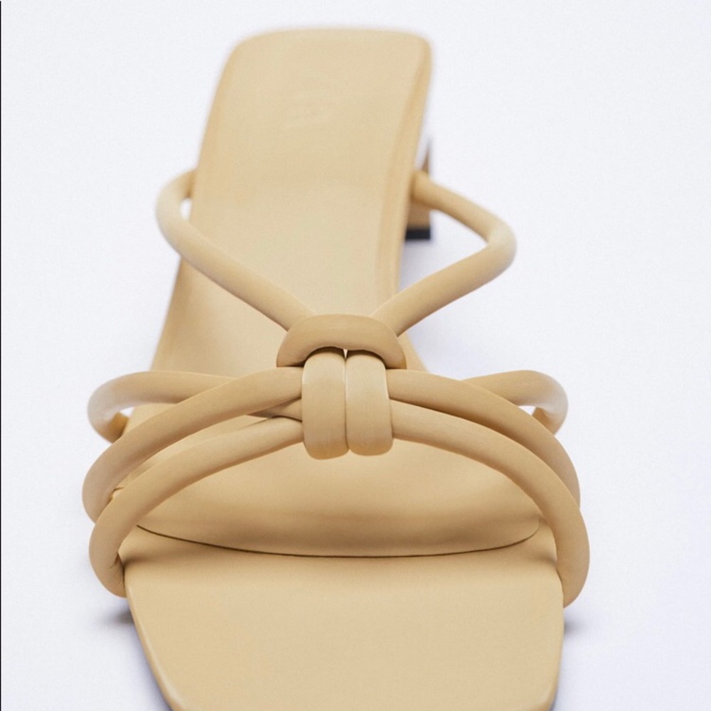 ✅🌹Zara Sandals with Knot Details. - Picture 3 of 7